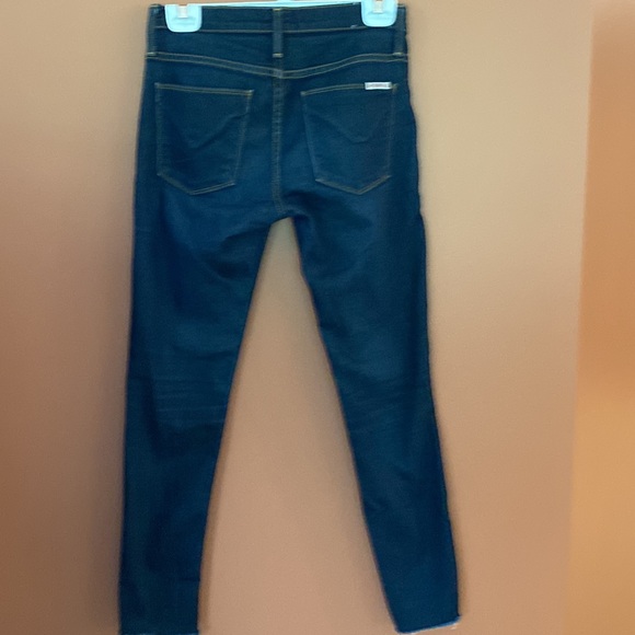 Hudson mid rise skinny ladies denim in size 25 with raw hem. - Picture 3 of 12